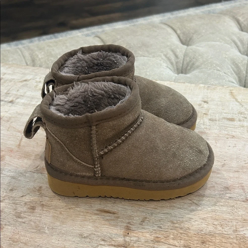 Ugg Cozy‎ Brown Kids Boots